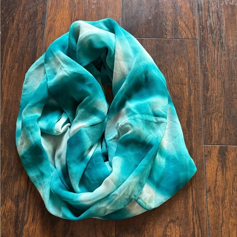 Calvin Klein Lightweight Teal White Infinity Scarf‎ – Versatile Look